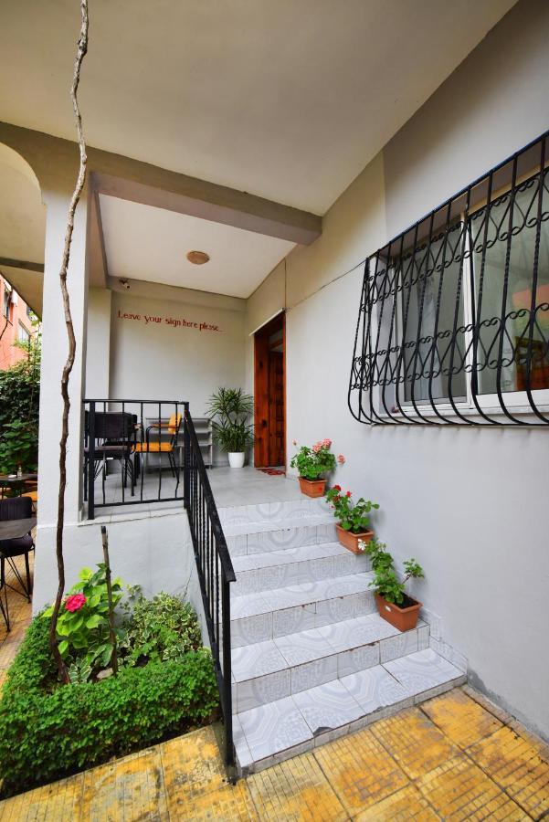 12 B&B Shkodër Екстериор снимка