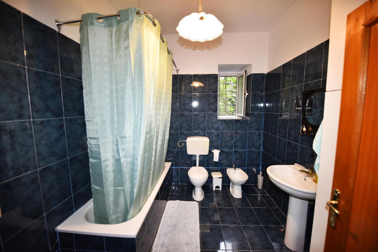 12 B&B Shkodër Екстериор снимка