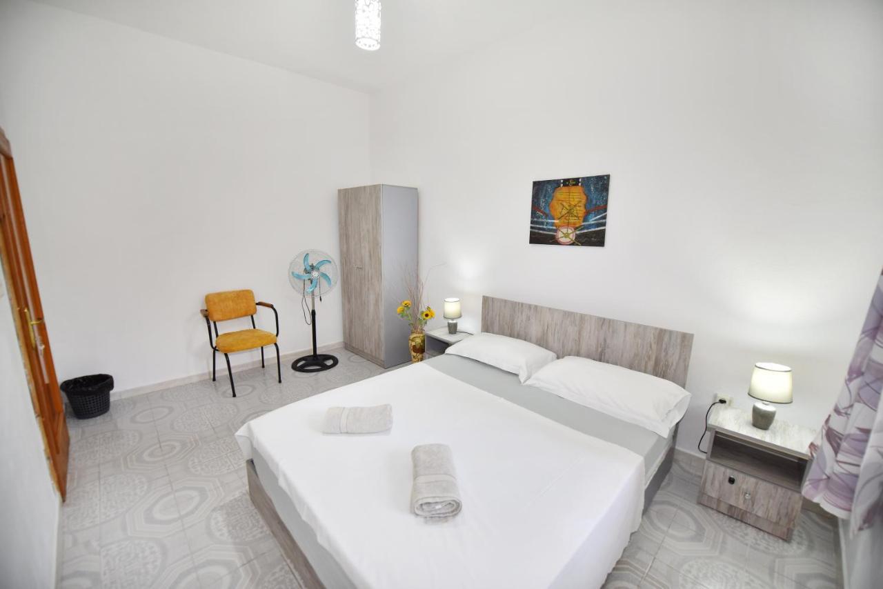 12 B&B Shkodër Екстериор снимка